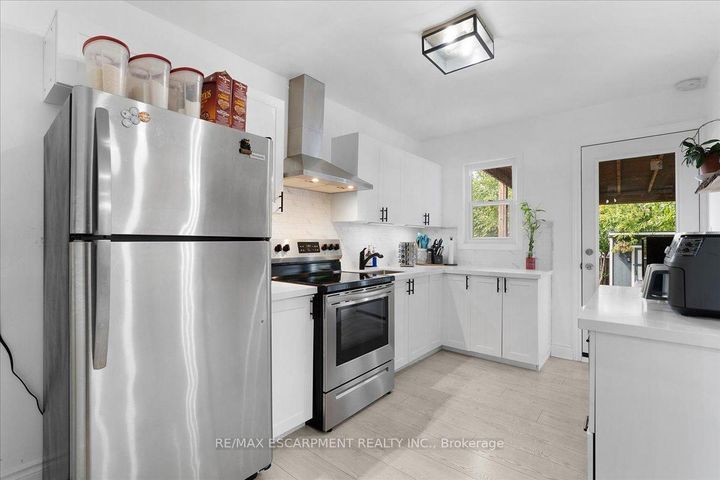 Photo 6 at 133 Frederick Avenue, Crown Point, Hamilton