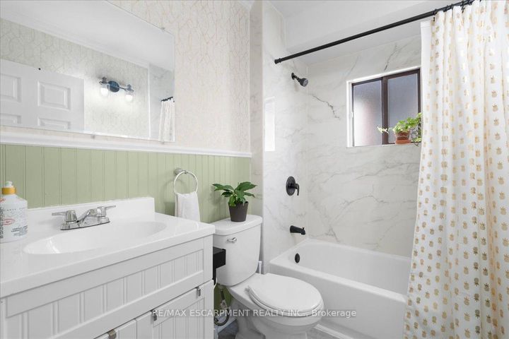 Photo 20 at 133 Frederick Avenue, Crown Point, Hamilton