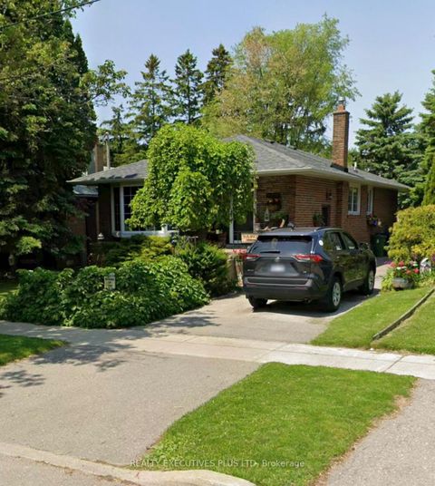 Photo 2 at 124 Applefield Drive, Bendale, Toronto