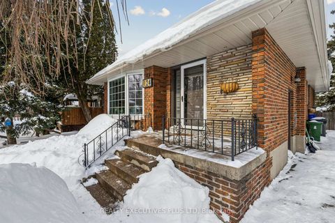 Photo 4 at 124 Applefield Drive, Bendale, Toronto