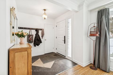 Photo 5 at 124 Applefield Drive, Bendale, Toronto