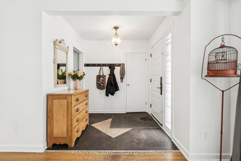 Photo 6 at 124 Applefield Drive, Bendale, Toronto