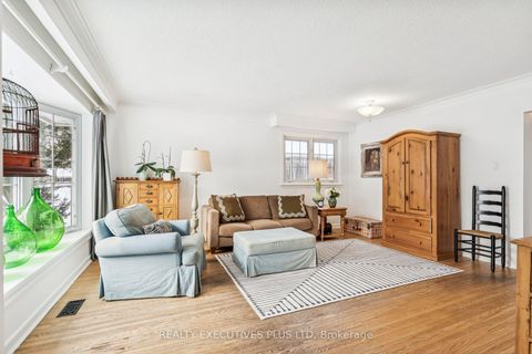 Photo 8 at 124 Applefield Drive, Bendale, Toronto