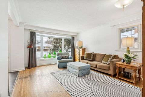 Photo 11 at 124 Applefield Drive, Bendale, Toronto