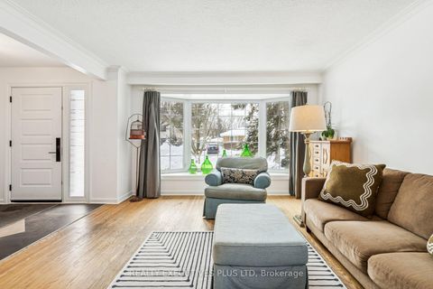 Photo 13 at 124 Applefield Drive, Bendale, Toronto