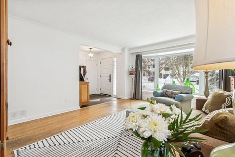 Photo 14 at 124 Applefield Drive, Bendale, Toronto