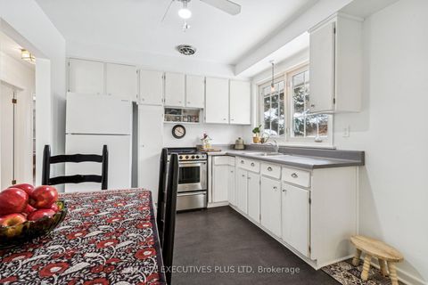 Photo 16 at 124 Applefield Drive, Bendale, Toronto