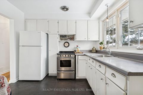 Photo 17 at 124 Applefield Drive, Bendale, Toronto