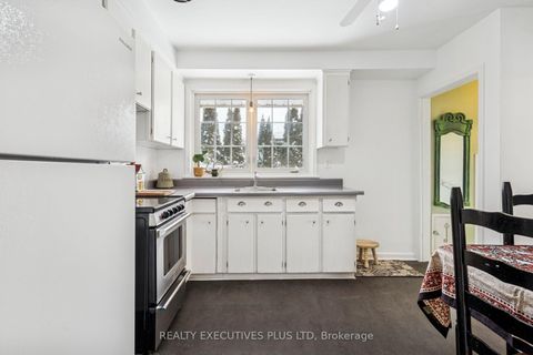Photo 18 at 124 Applefield Drive, Bendale, Toronto