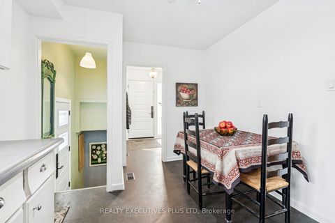 Photo 19 at 124 Applefield Drive, Bendale, Toronto