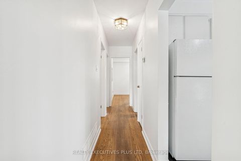 Photo 21 at 124 Applefield Drive, Bendale, Toronto