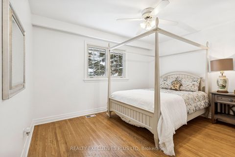 Photo 22 at 124 Applefield Drive, Bendale, Toronto