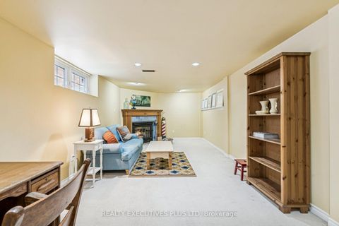 Photo 36 at 124 Applefield Drive, Bendale, Toronto