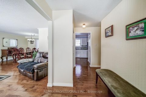 Photo 5 at 2 Agnes Street, Wellington, Barrie