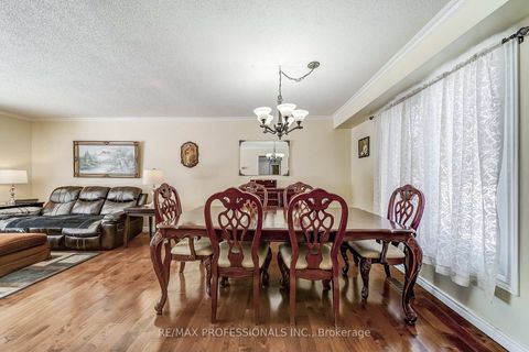 Photo 10 at 2 Agnes Street, Wellington, Barrie