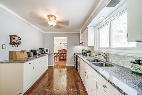 Photo 14 at 2 Agnes Street, Wellington, Barrie