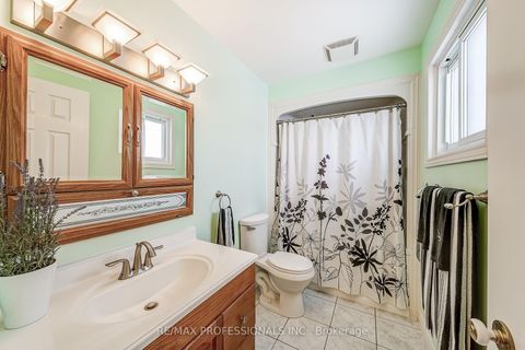 Photo 28 at 2 Agnes Street, Wellington, Barrie