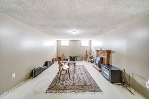 Photo 29 at 2 Agnes Street, Wellington, Barrie