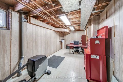 Photo 32 at 2 Agnes Street, Wellington, Barrie