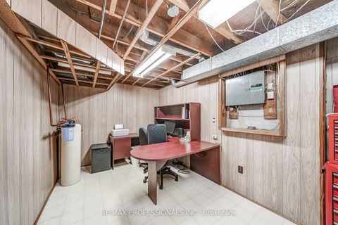 Photo 33 at 2 Agnes Street, Wellington, Barrie