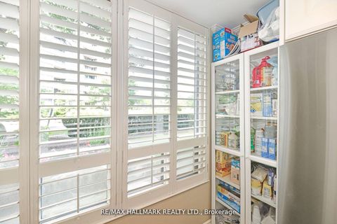 Photo 6 at 105 - 333 Clark Avenue, Yorkhill, Vaughan