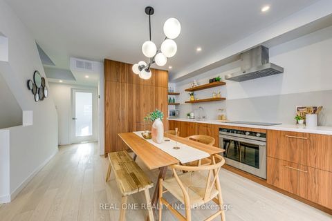 Photo 7 at 40 Irwin Avenue, Bay Street Corridor, Toronto