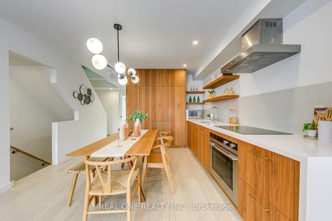 Photo 8 at 40 Irwin Avenue, Bay Street Corridor, Toronto