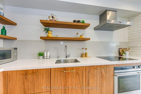 Photo 10 at 40 Irwin Avenue, Bay Street Corridor, Toronto