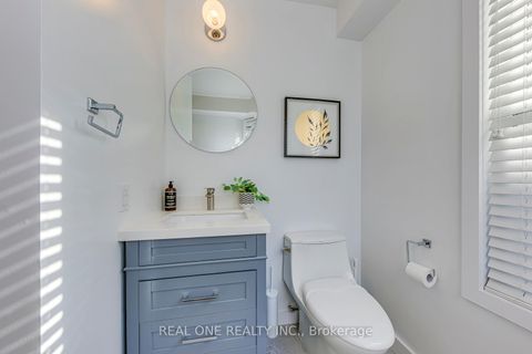 Photo 22 at 40 Irwin Avenue, Bay Street Corridor, Toronto