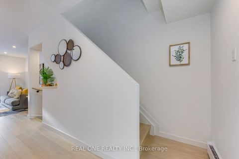 Photo 24 at 40 Irwin Avenue, Bay Street Corridor, Toronto