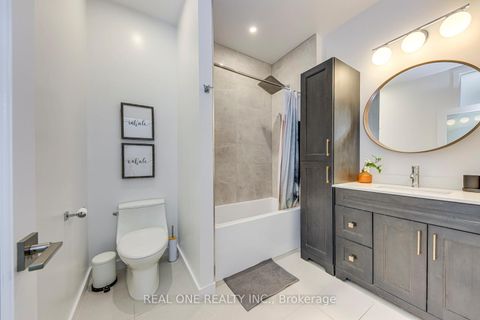 Photo 33 at 40 Irwin Avenue, Bay Street Corridor, Toronto