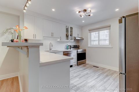 Photo 6 at 70 - 441 Military Trail, Morningside, Toronto