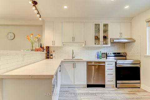 Photo 7 at 70 - 441 Military Trail, Morningside, Toronto