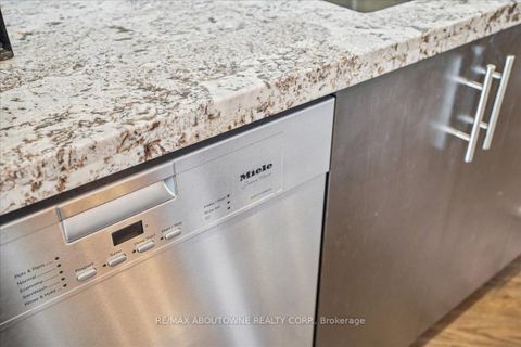 Photo 7 at 701 - 23 Glebe Road W, Eglinton, Toronto