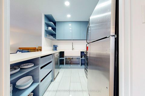 Photo 11 at 410/204 - 33 Harbour Square, Waterfront Communities C1, Toronto