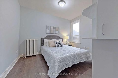 Photo 14 at 233 BORDEN Street, University, Toronto