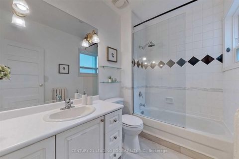 Photo 15 at 233 BORDEN Street, University, Toronto