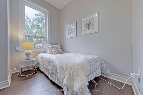 Photo 16 at 233 BORDEN Street, University, Toronto