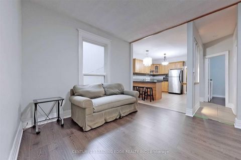 Photo 19 at 233 BORDEN Street, University, Toronto