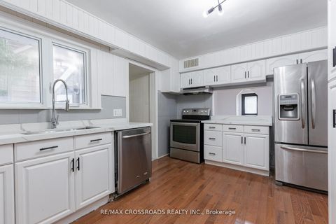 Photo 12 at 324 Tampa Drive, Keswick South, Georgina