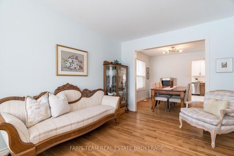 Photo 11 at 43 Dunnett Drive, Ardagh, Barrie