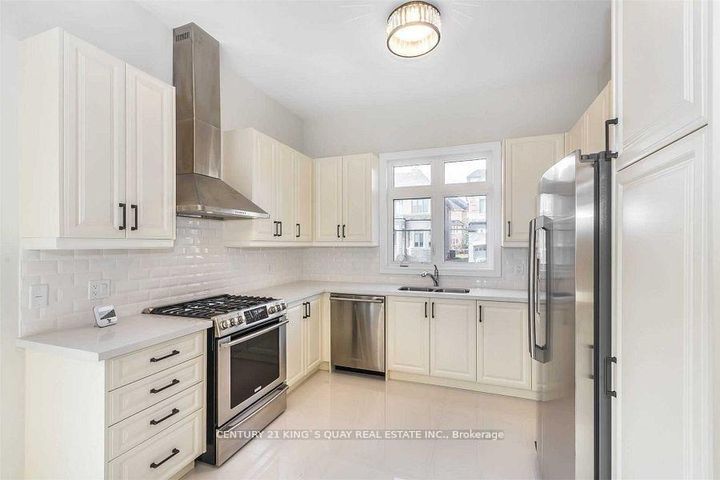 Photo 3 at 102 Giardina Crescent, Bayview Hill, Richmond Hill