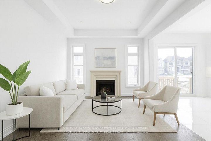 Photo 6 at 102 Giardina Crescent, Bayview Hill, Richmond Hill