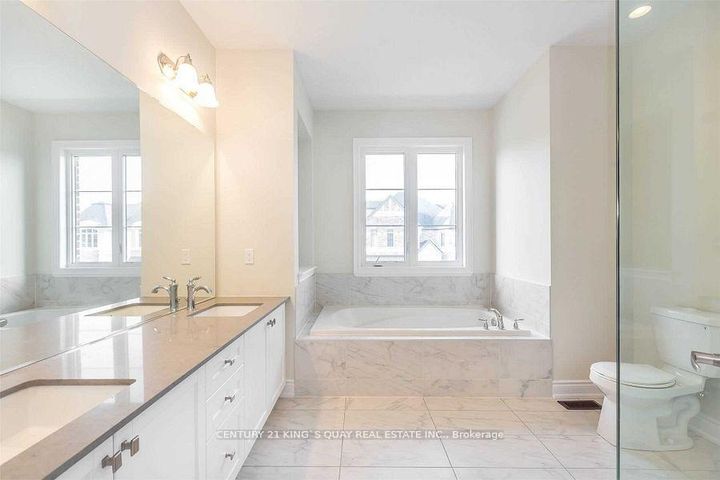 Photo 11 at 102 Giardina Crescent, Bayview Hill, Richmond Hill