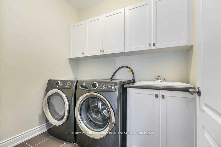 Photo 15 at 102 Giardina Crescent, Bayview Hill, Richmond Hill