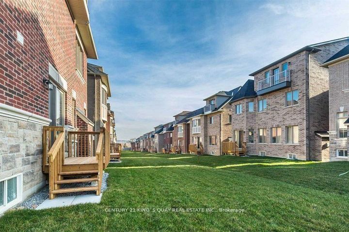 Photo 20 at 102 Giardina Crescent, Bayview Hill, Richmond Hill