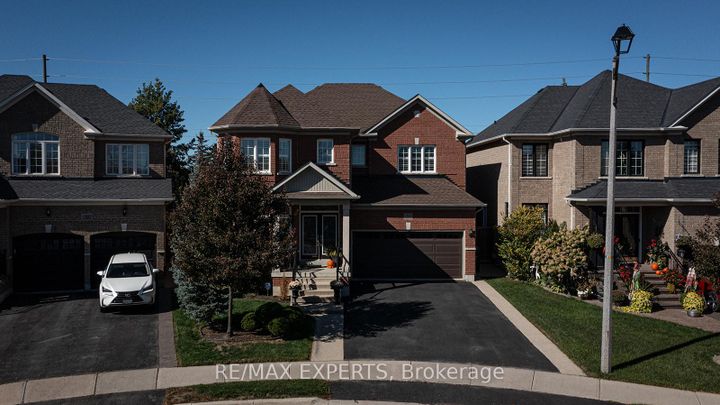 Photo 5 at 34 Laurentide Crescent, Vales of Castlemore North, Brampton