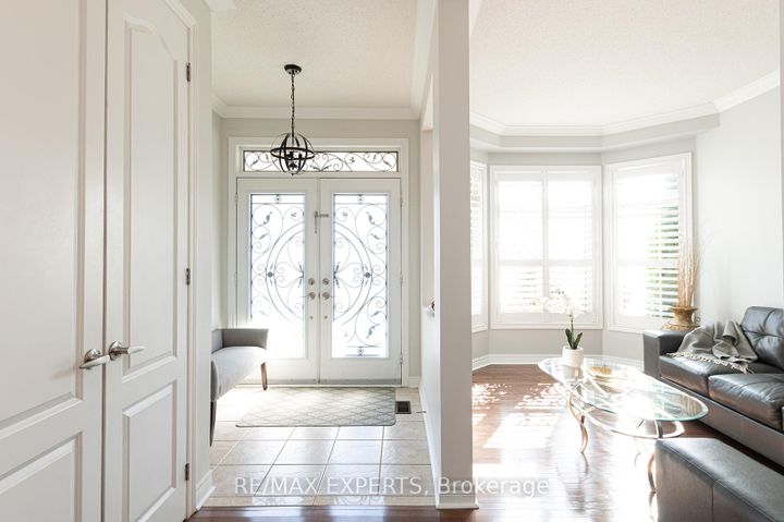 Photo 7 at 34 Laurentide Crescent, Vales of Castlemore North, Brampton