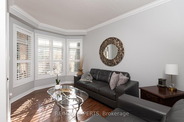 Photo 8 at 34 Laurentide Crescent, Vales of Castlemore North, Brampton