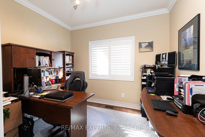 Photo 11 at 34 Laurentide Crescent, Vales of Castlemore North, Brampton